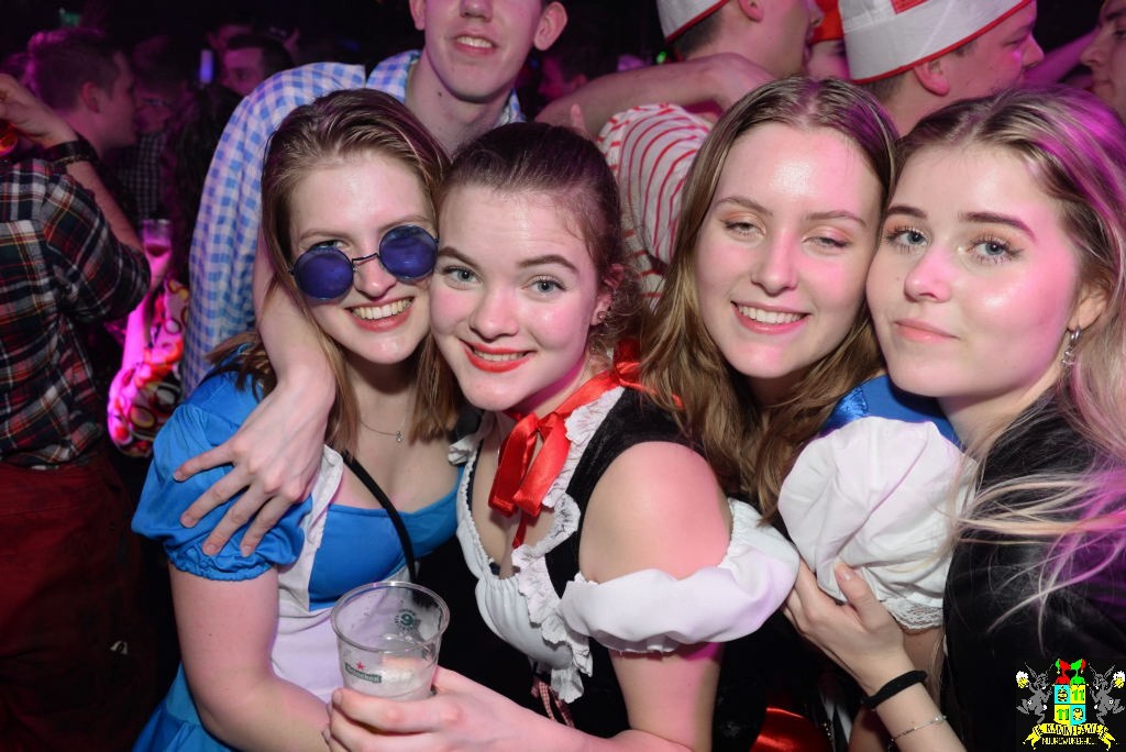 ../Images/Carnavals vrijdagavond in VdG 221.jpg